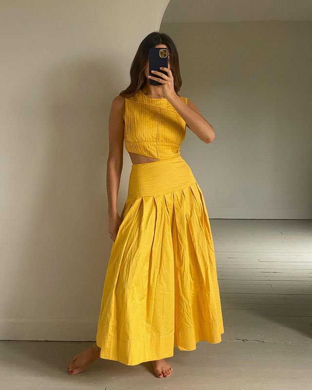 What to Wear to a Summer Wedding: @SMYTHSISTERS wears a yellow dress with a subtle cut-out to the side