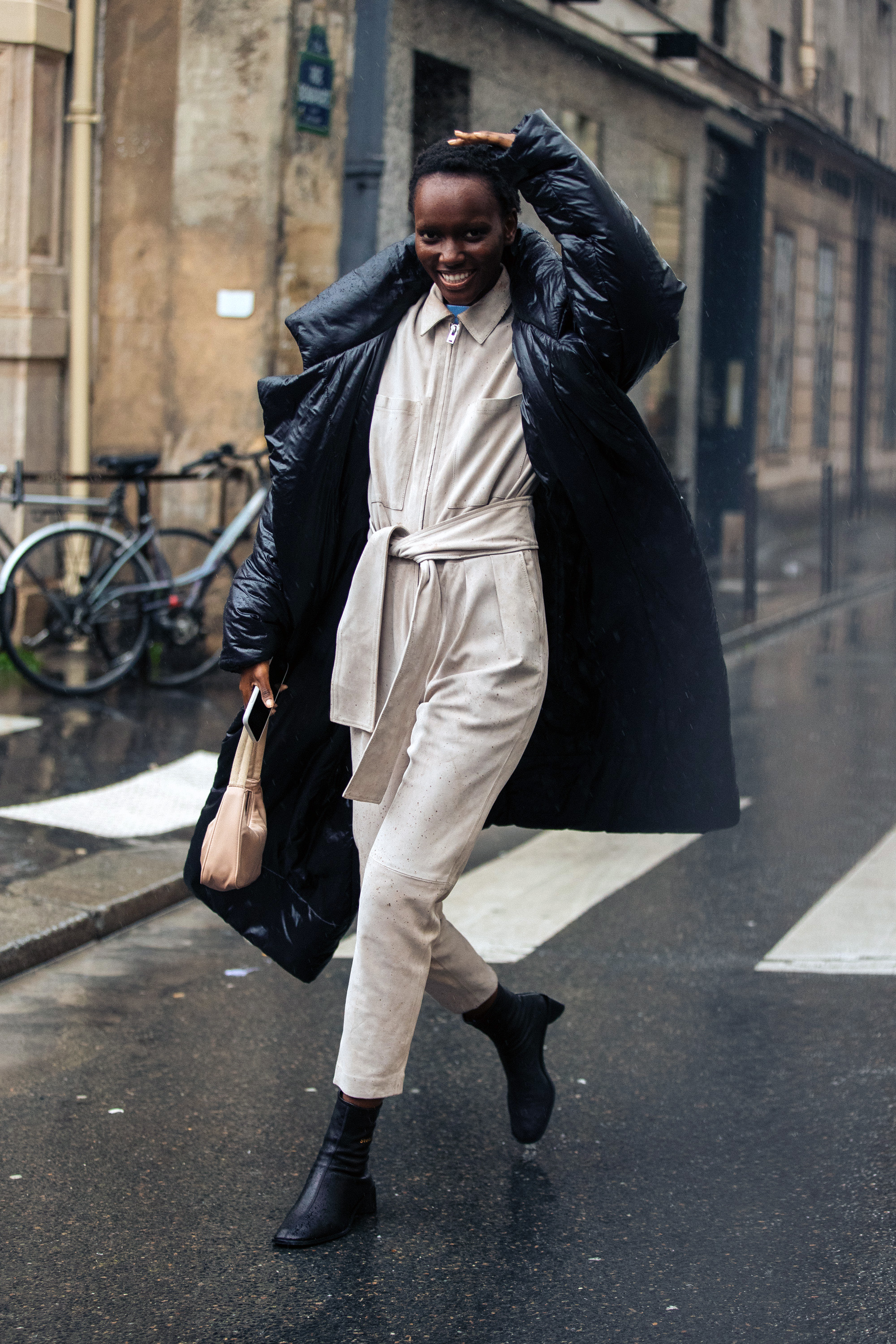 8 Cool Rainy Day Outfit Ideas Who, Gray Trench Coat Outfit Ideas For Guys