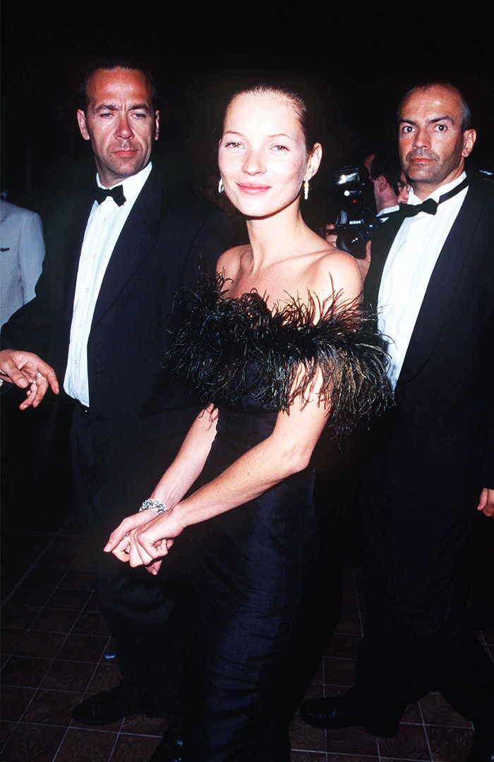 Kate Moss '90s style: LBD with feathers