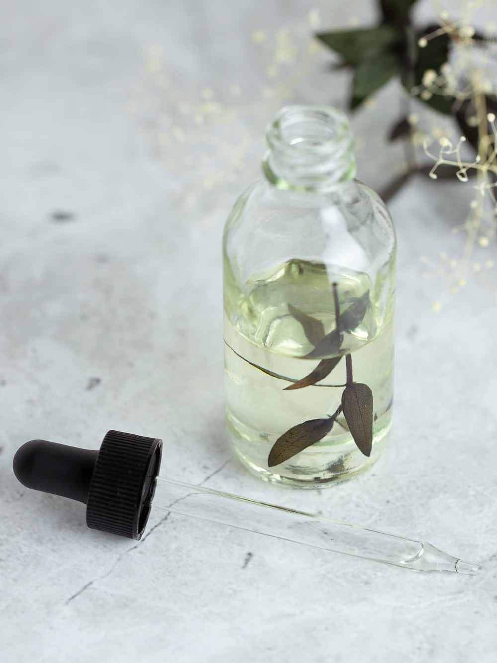 The Only Essential Oil Guide You'll Ever Need