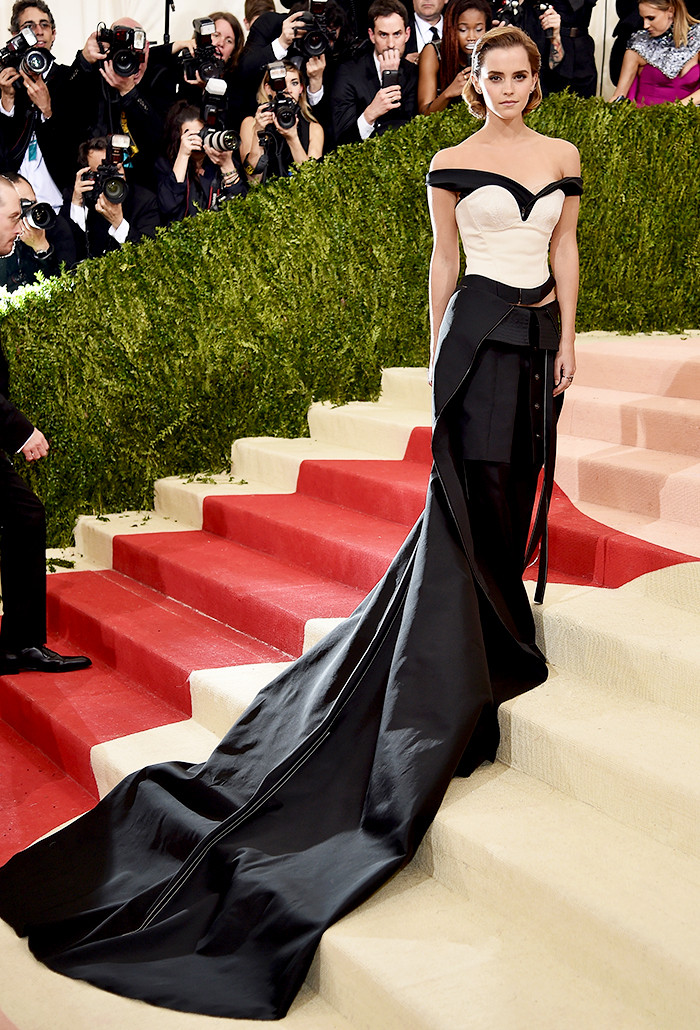 16 Emma Watson's Red Carpet Style Us the Best Way) | Who Wear