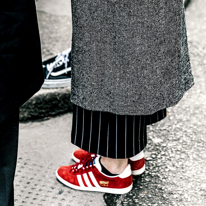 red sneakers street style