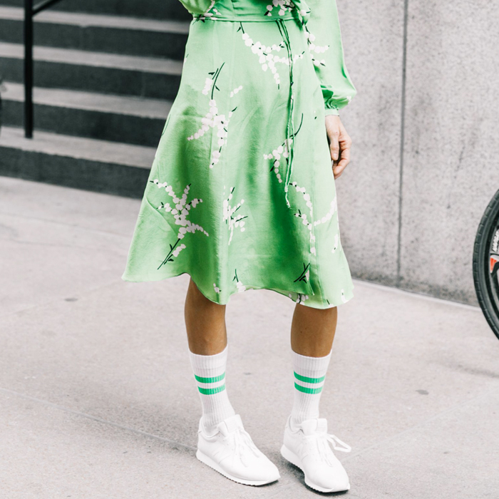 9 Cute Sneaker Outfits That Look 