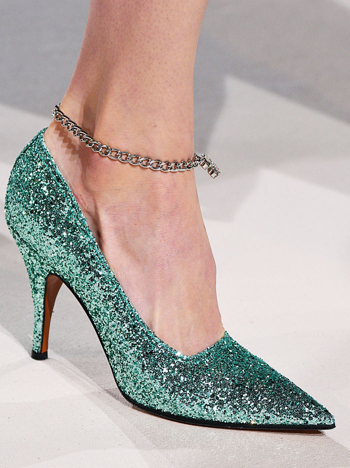 Anklet fashion trend: Victoria Beckham