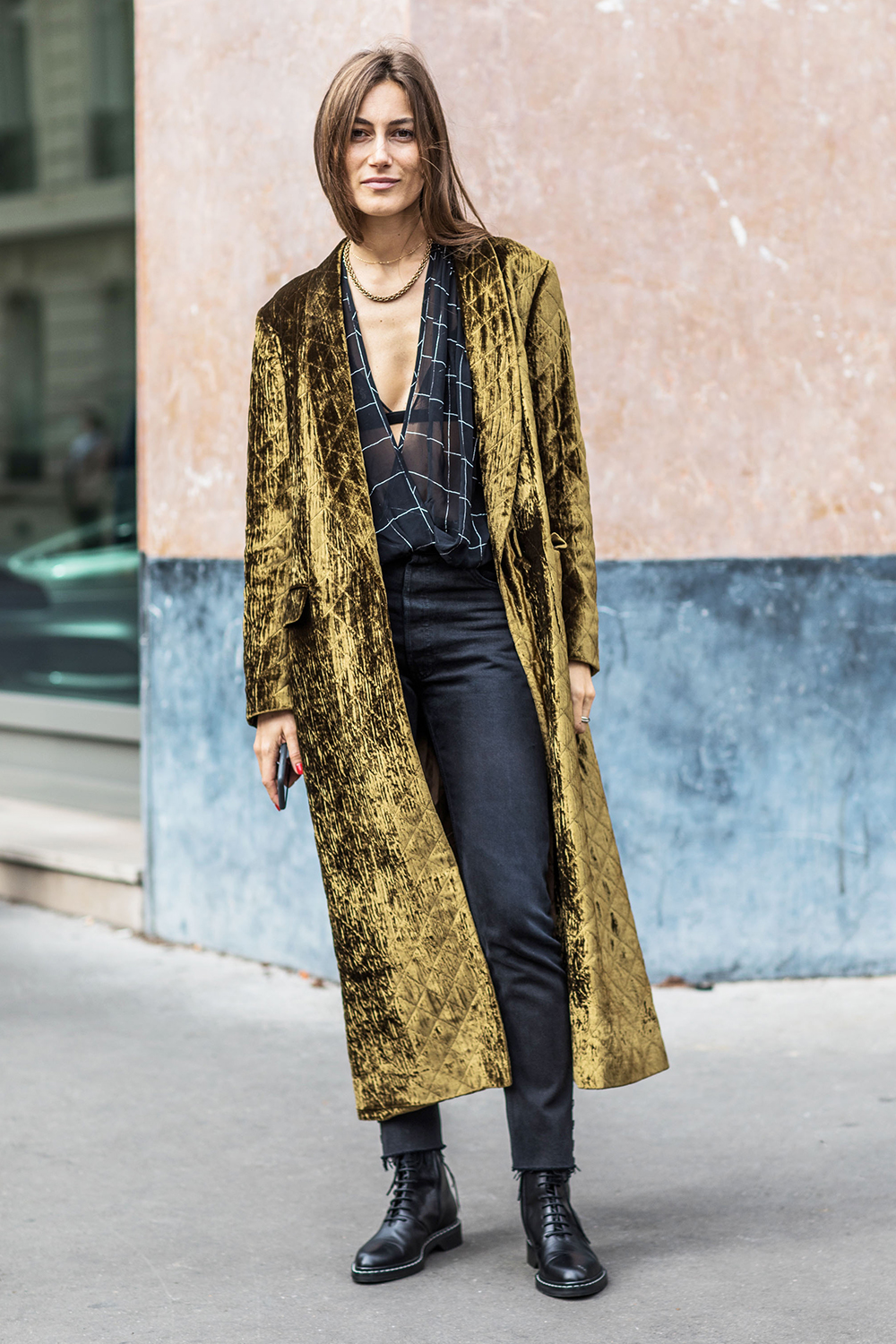 20 Black-and-Gold Outfits to Wear Now ...