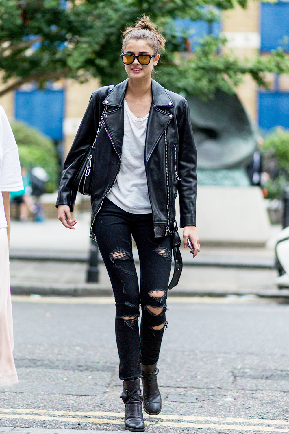 black ripped jeans look