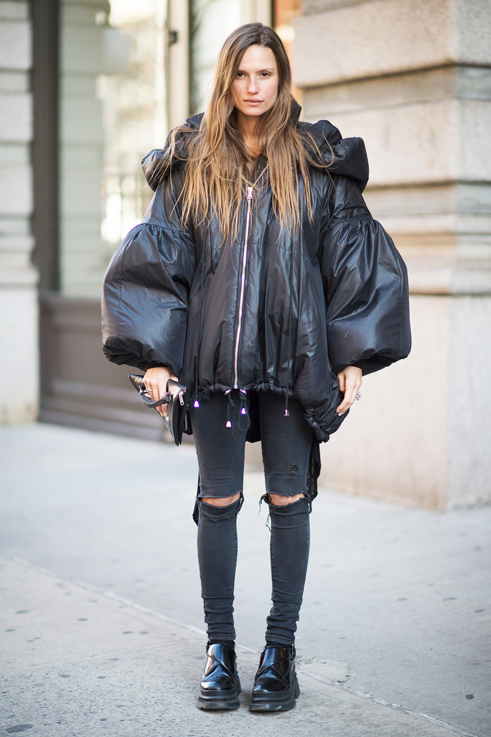 outfits with black ripped jeans
