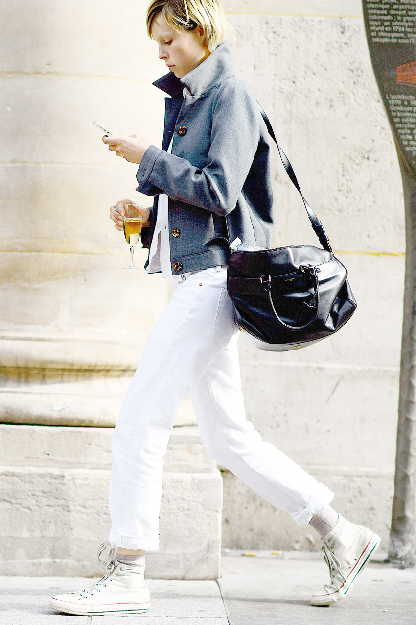 21 Pretty Outfits With White Converse 