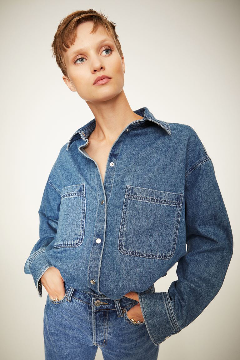 10 Denim Shirt Outfits That Are Casual ...