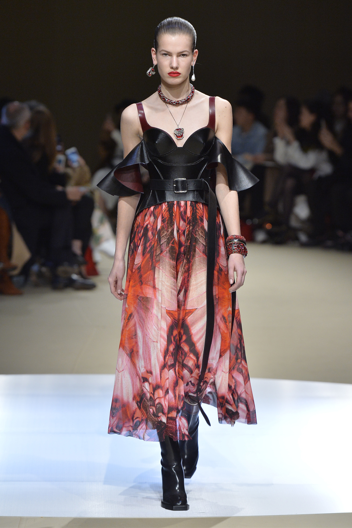 See All the Looks From Alexander McQueen Fall 2018 | Who What Wear UK