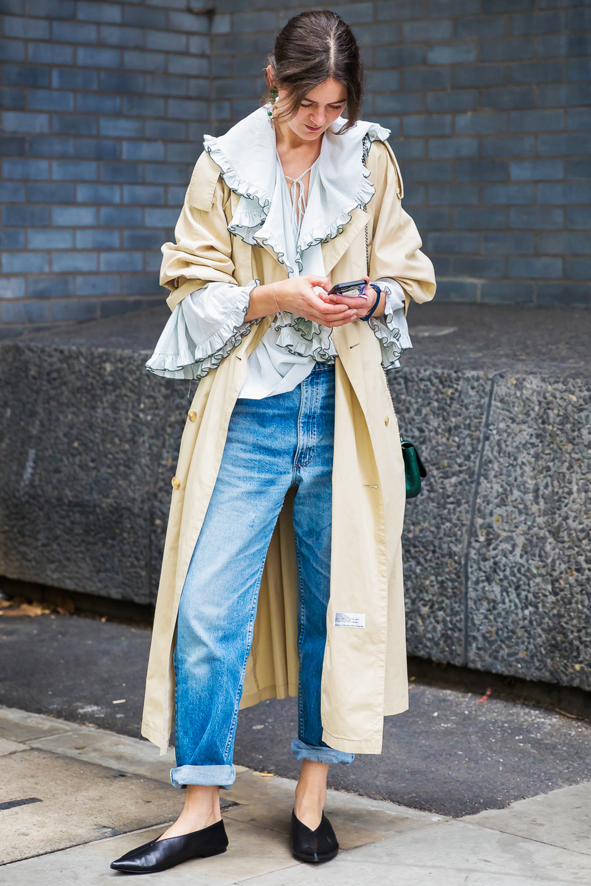 10 "Dad Jeans" Outfits to Try This Spring | WhoWhatWear.com | Bloglovin’