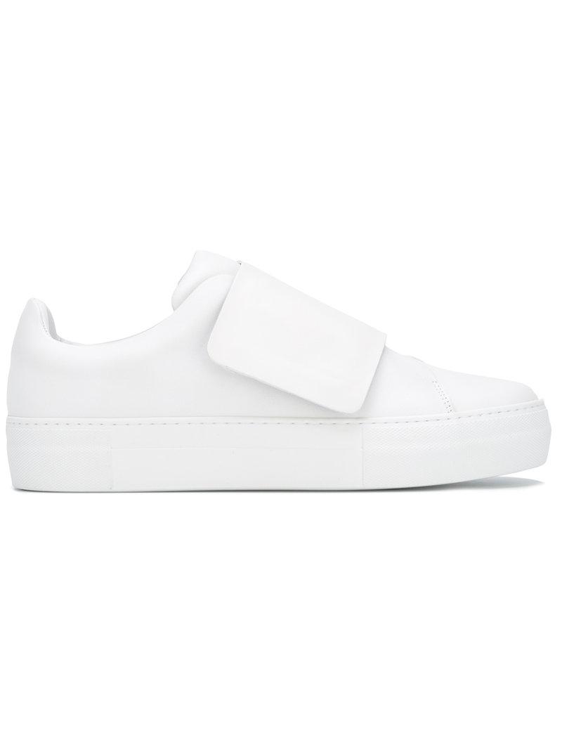 16 Cool Minimalist Sneakers to Add to 