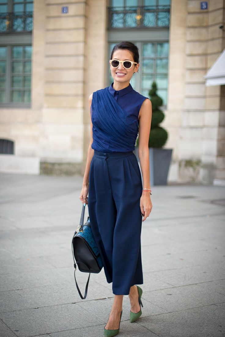 all blue outfits navy mouwloze top culottes