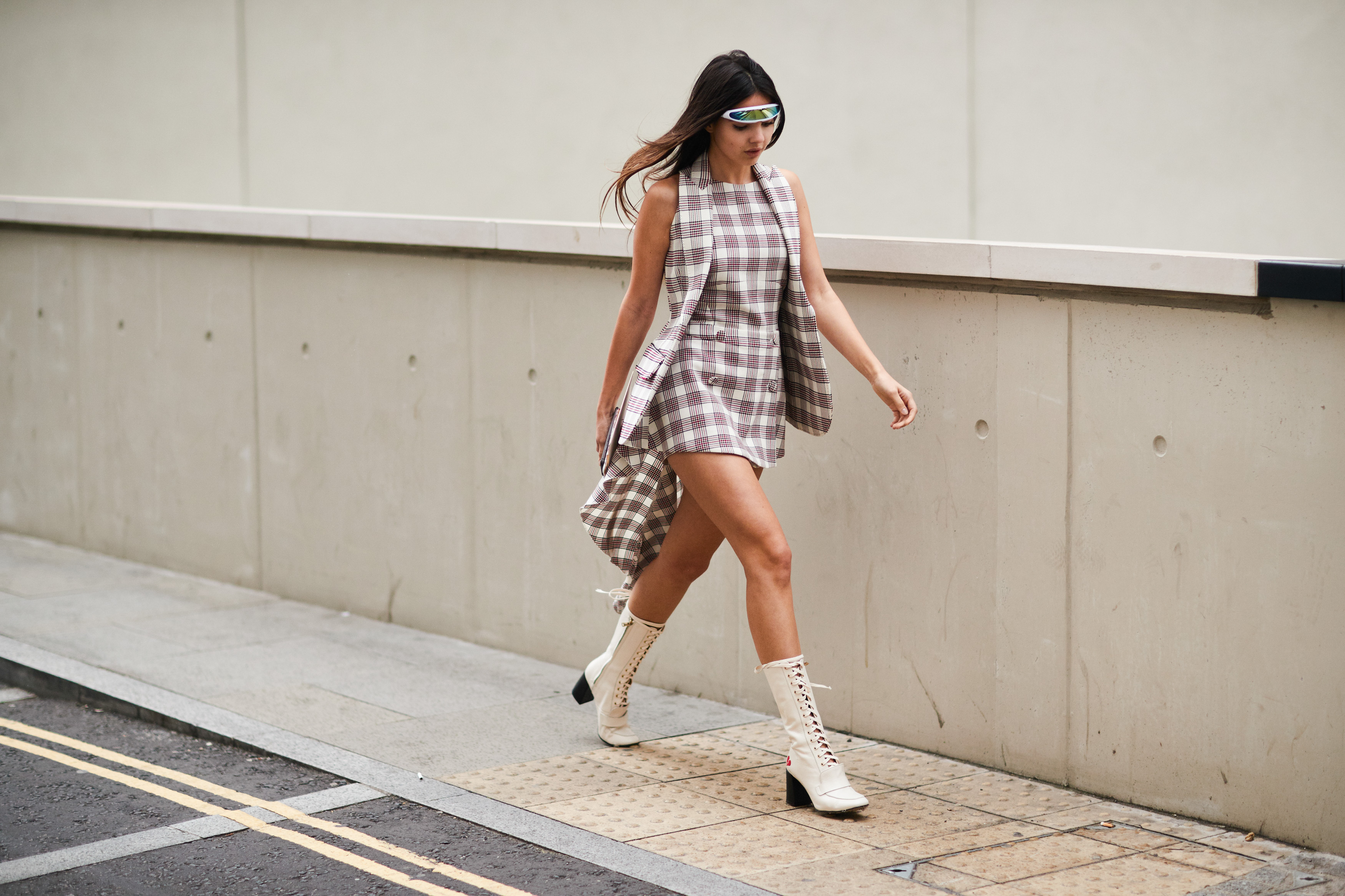 11 White Boot Outfits for Summer | Who 