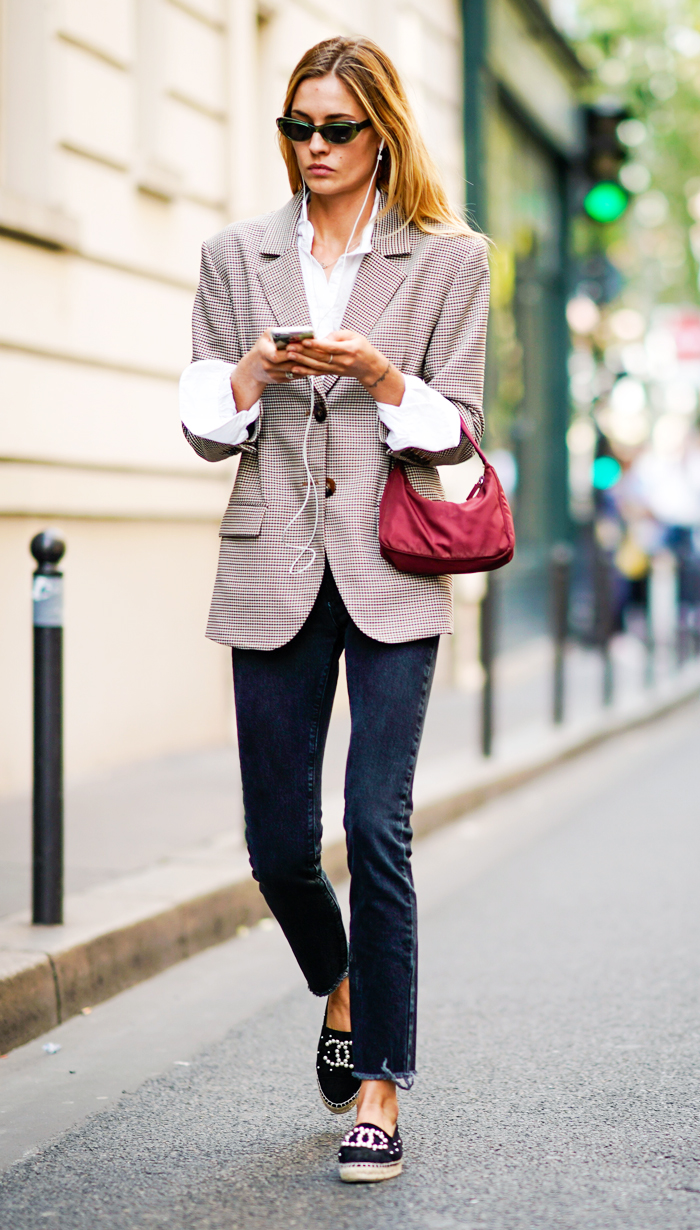 Cách mặc giày Chanel: Quần jeans skinny với blazer