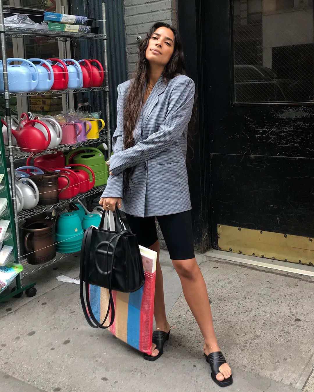 How New Yorkers carry their handbags