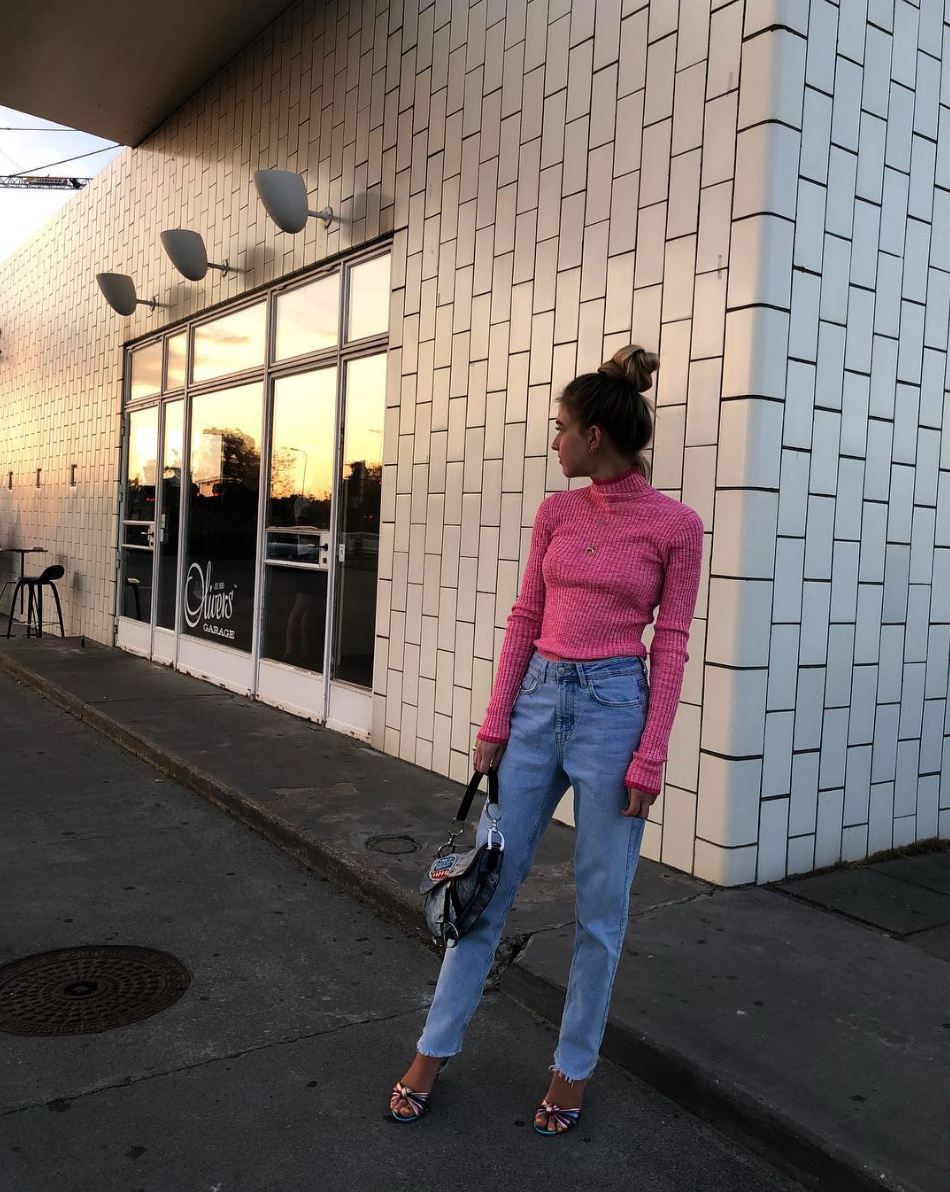 pink sweatshirt outfit