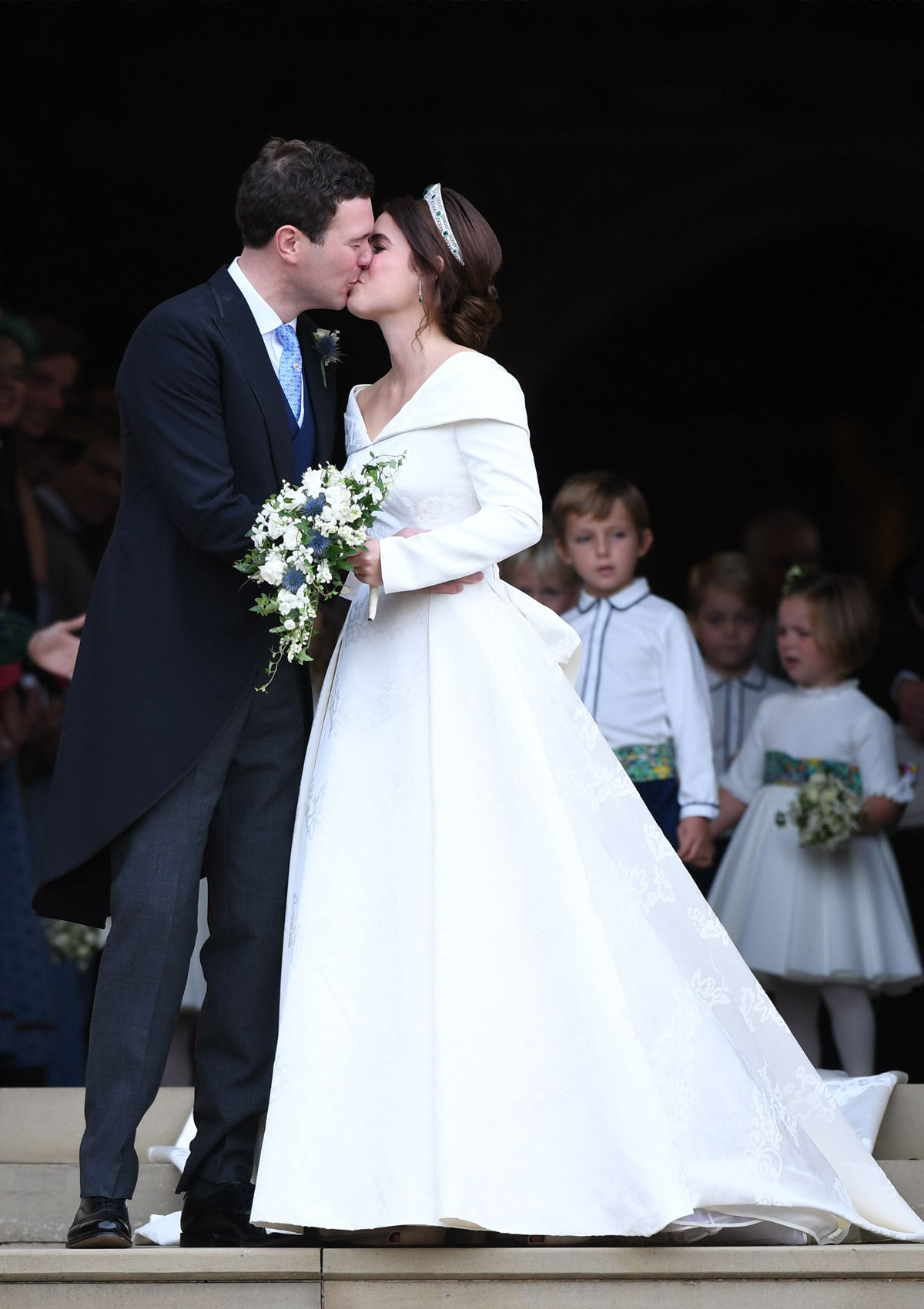 Princess Eugenie wedding dress: kiss with Jack Brooksbank