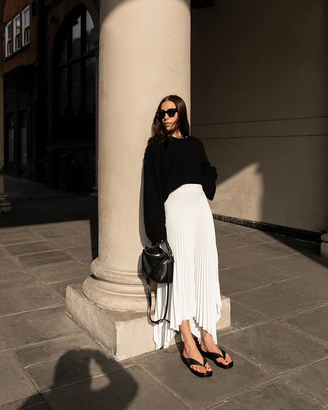 FRENCH CONNECTION
Crepe Pleated Skirt