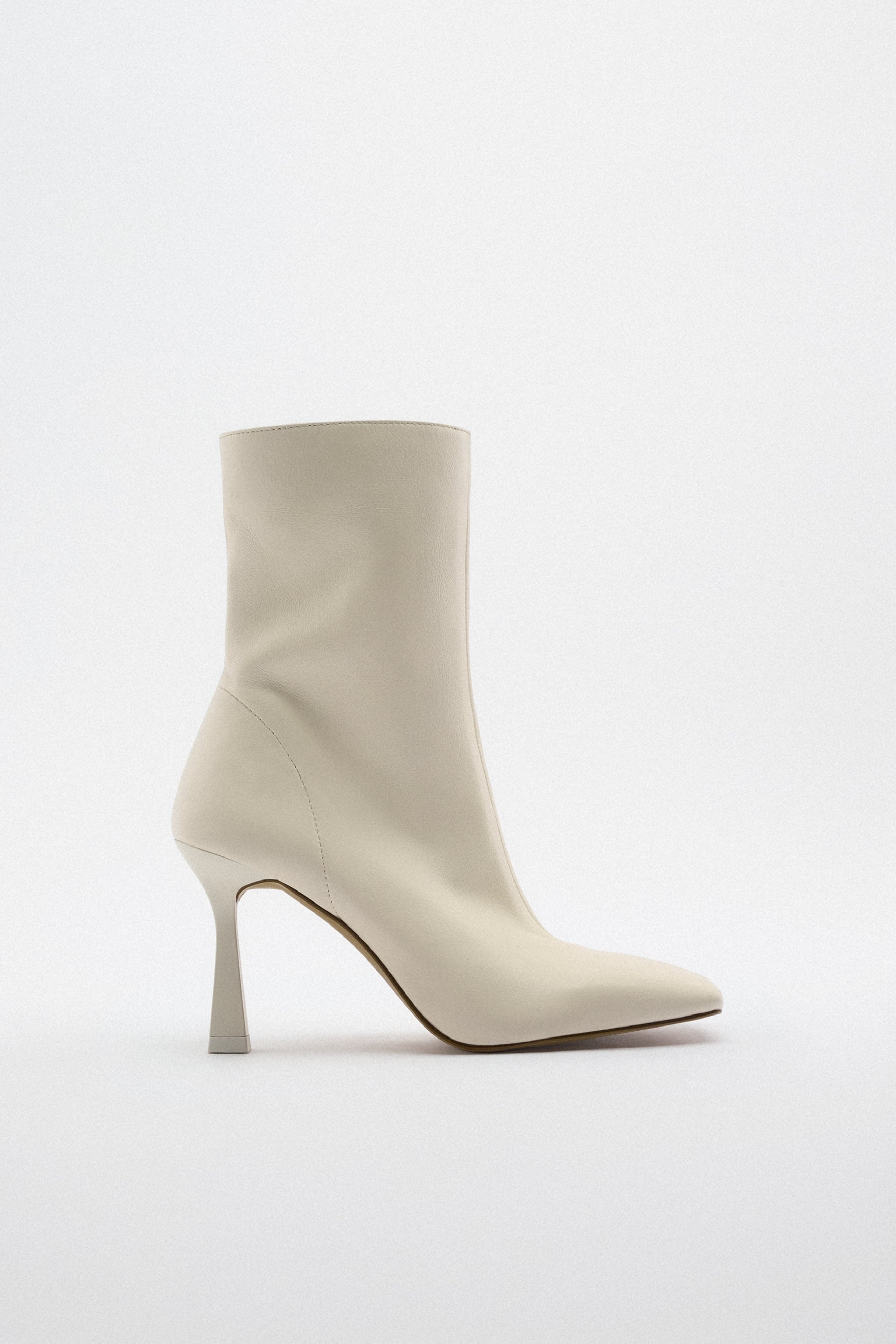 9 Stylish White-Boot Outfits to Wear Year-Round | Who What Wear