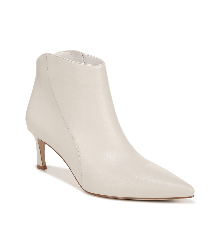 white ankle boots winter outfits 272481 1693696685271