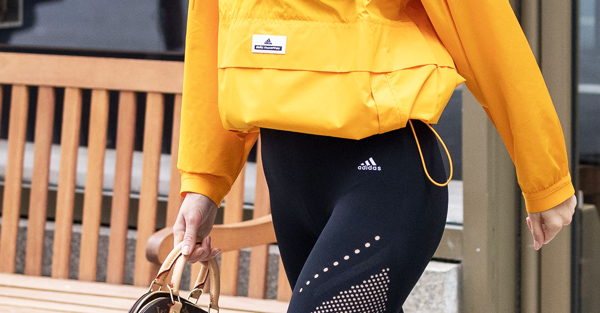 Celebrities make black leggings look chic with these 6 items