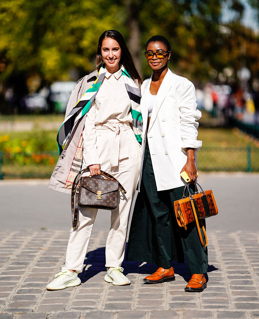 Louis Vuitton Pochette Metis Outfits - Reverse Monogram Styled