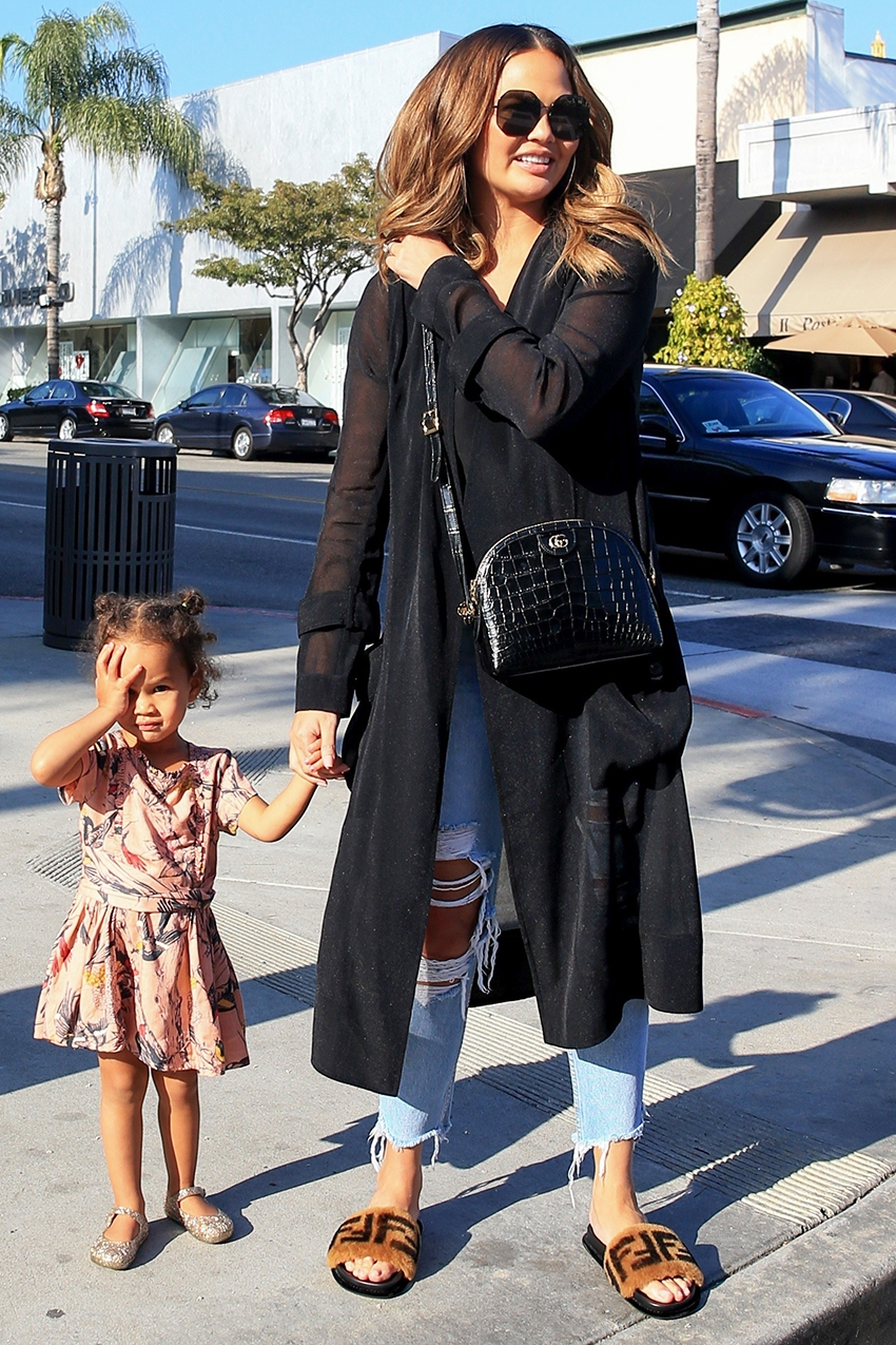 Chrissy Teigen Wore a $15K Gucci Bag in Beverly Hills | Who What Wear UK