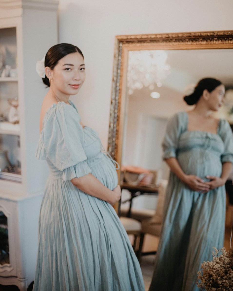 Maternity dresses for photos