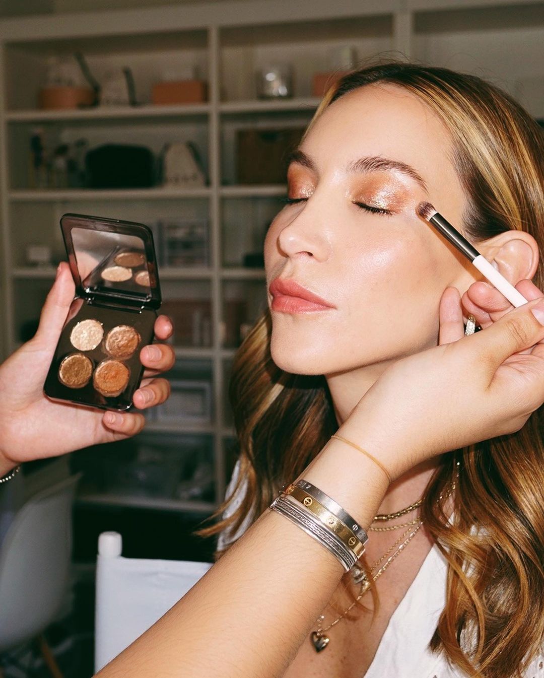 How to clean makeup brushes: Nikki de Roest applying eyeshadow