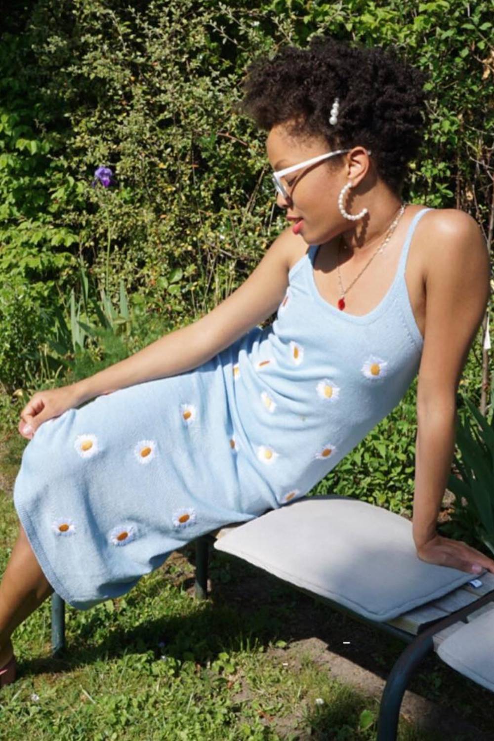Daisy print fashion trend: Ellie in daisy dress