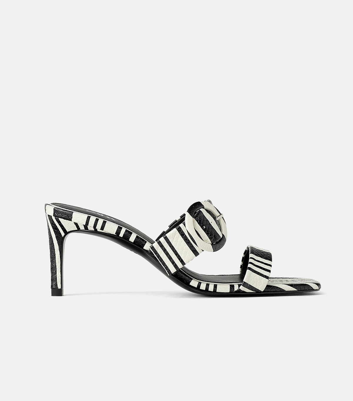 This Random Sandal Trend Is Blowing Up at Zara | Who What Wear