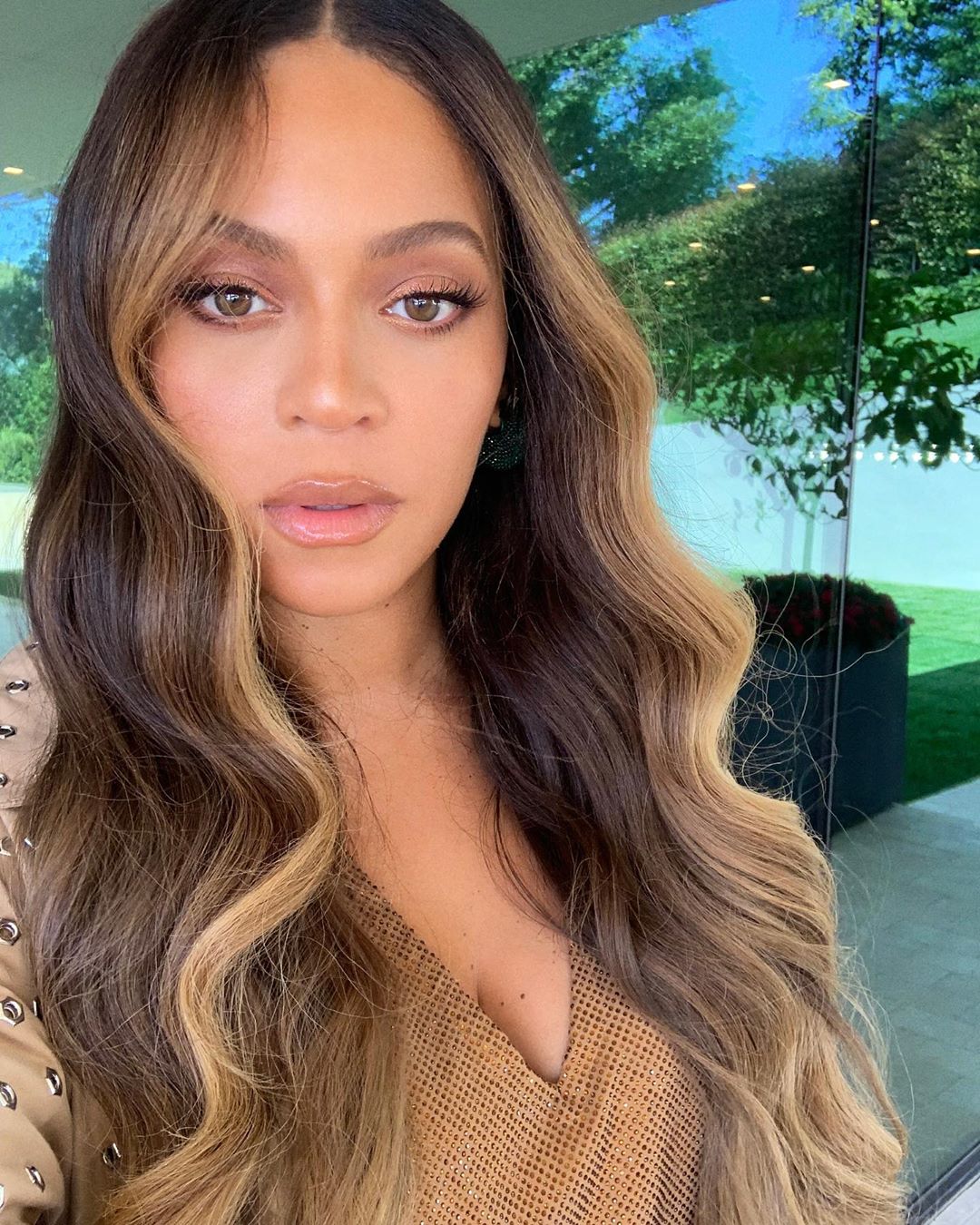 Classic Hairstyles: Beyoncé with long and layered hairstyle
