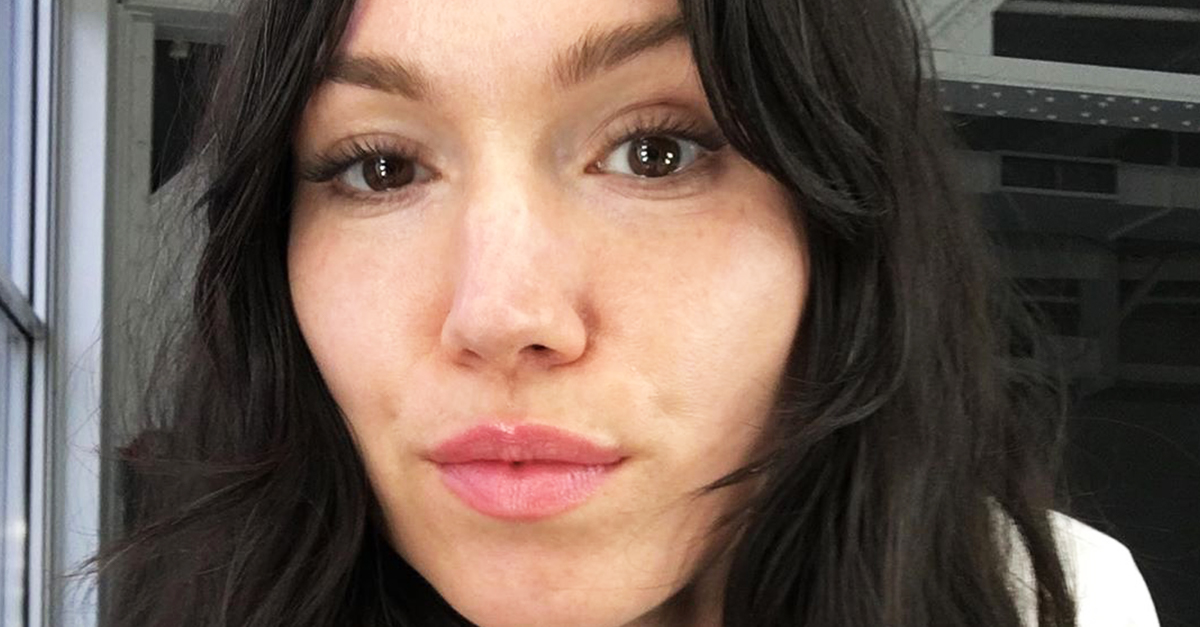 This Is the Difference Between a French and an American Makeup Routine