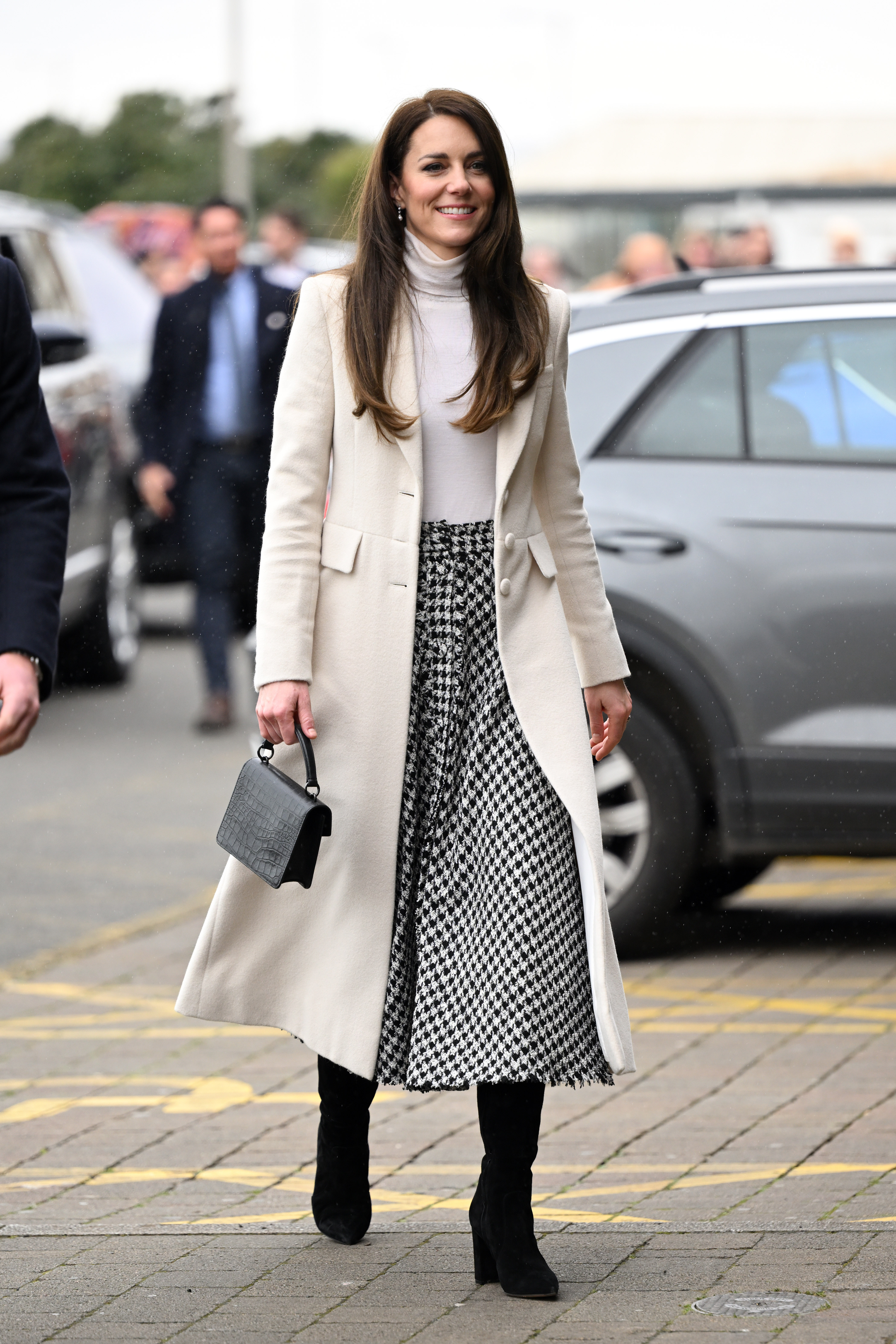 Kate Middleton Parked Puddle Pants for This Chic Zara Skirt | Who What ...