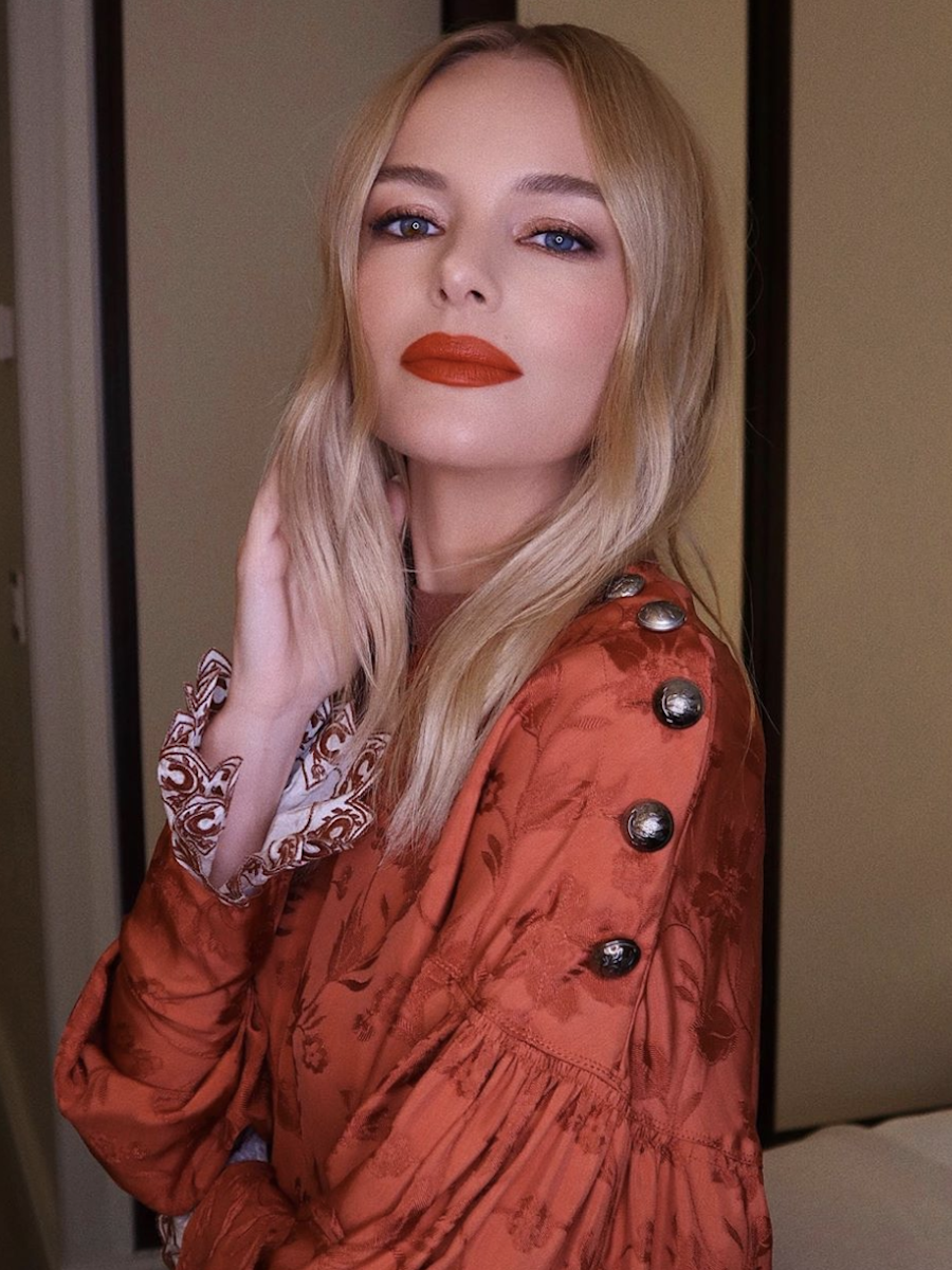 Kate Bosworth Makeup Tips: Kate wearing orange blouse and orange lipstick
