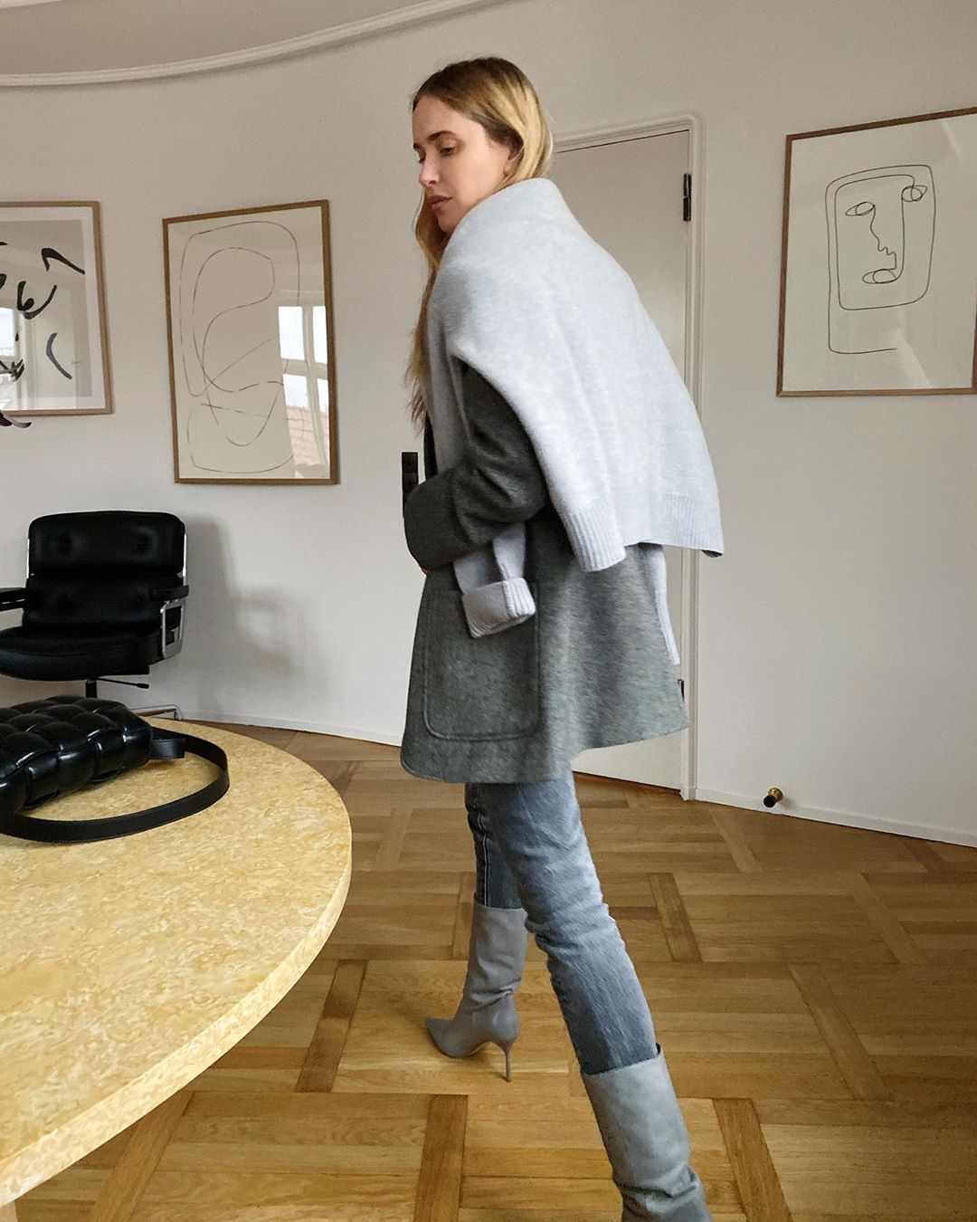 Jeans Outfit Ideas: @pernilleteisbaek wears grey jeans with matching boots