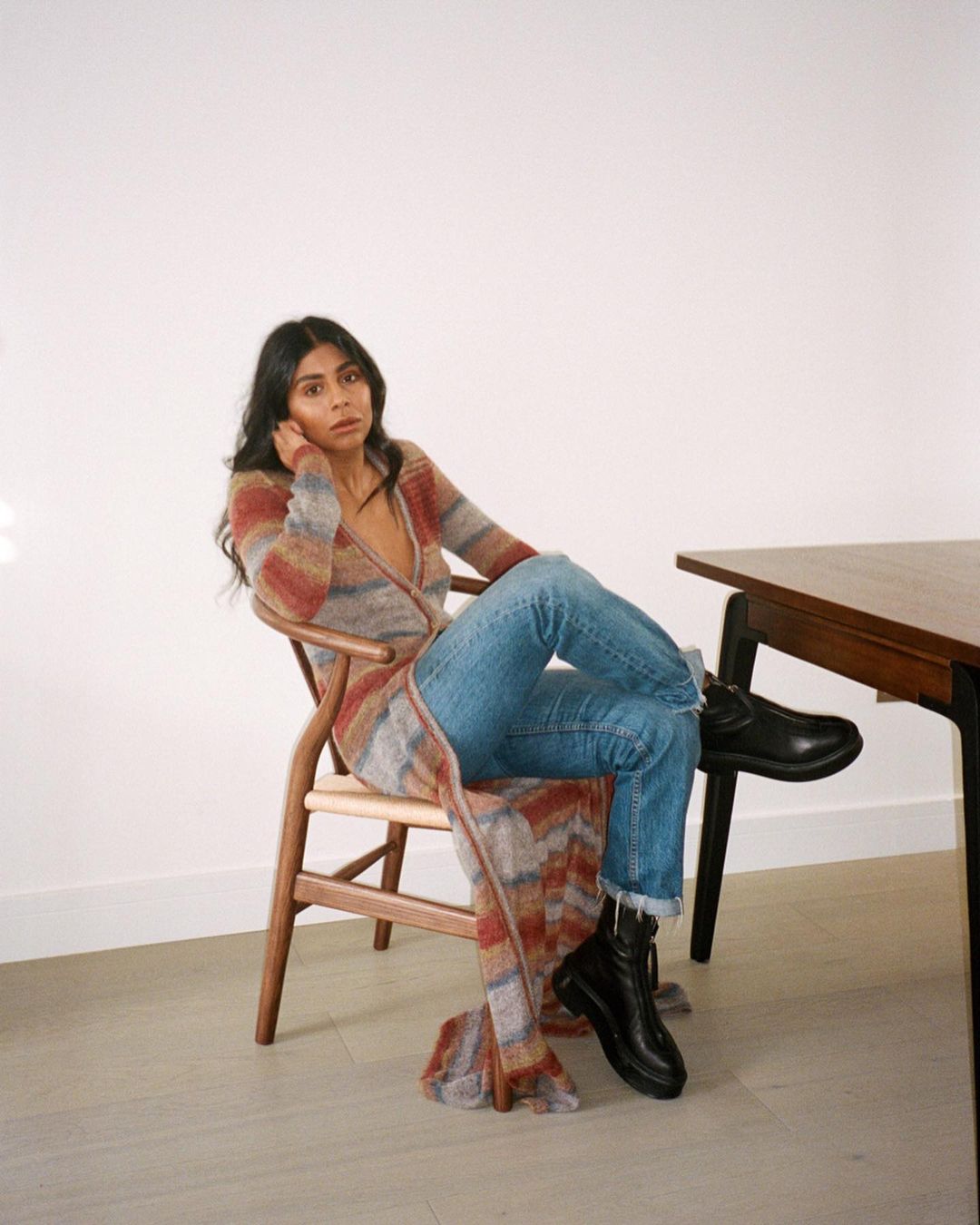 Jeans Outfit Ideas: @monikh wears blue jeans with a maxi cardigan