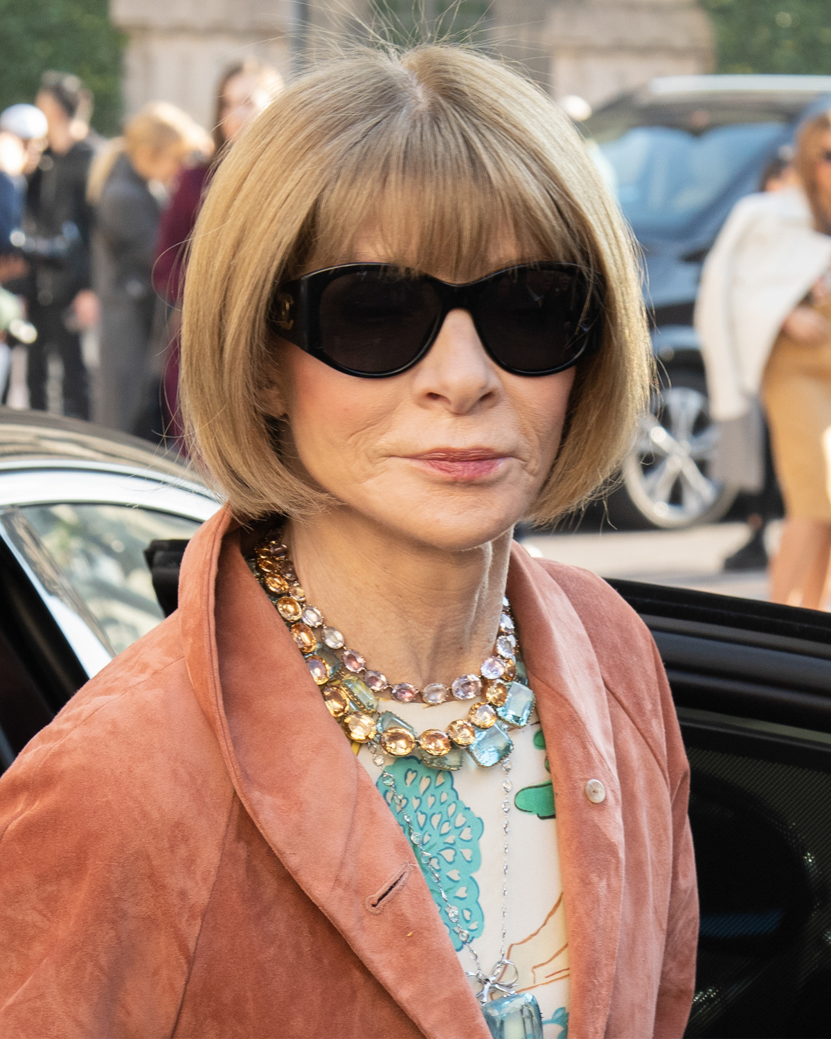 Short Hairstyles For Older Women: Anna Wintour