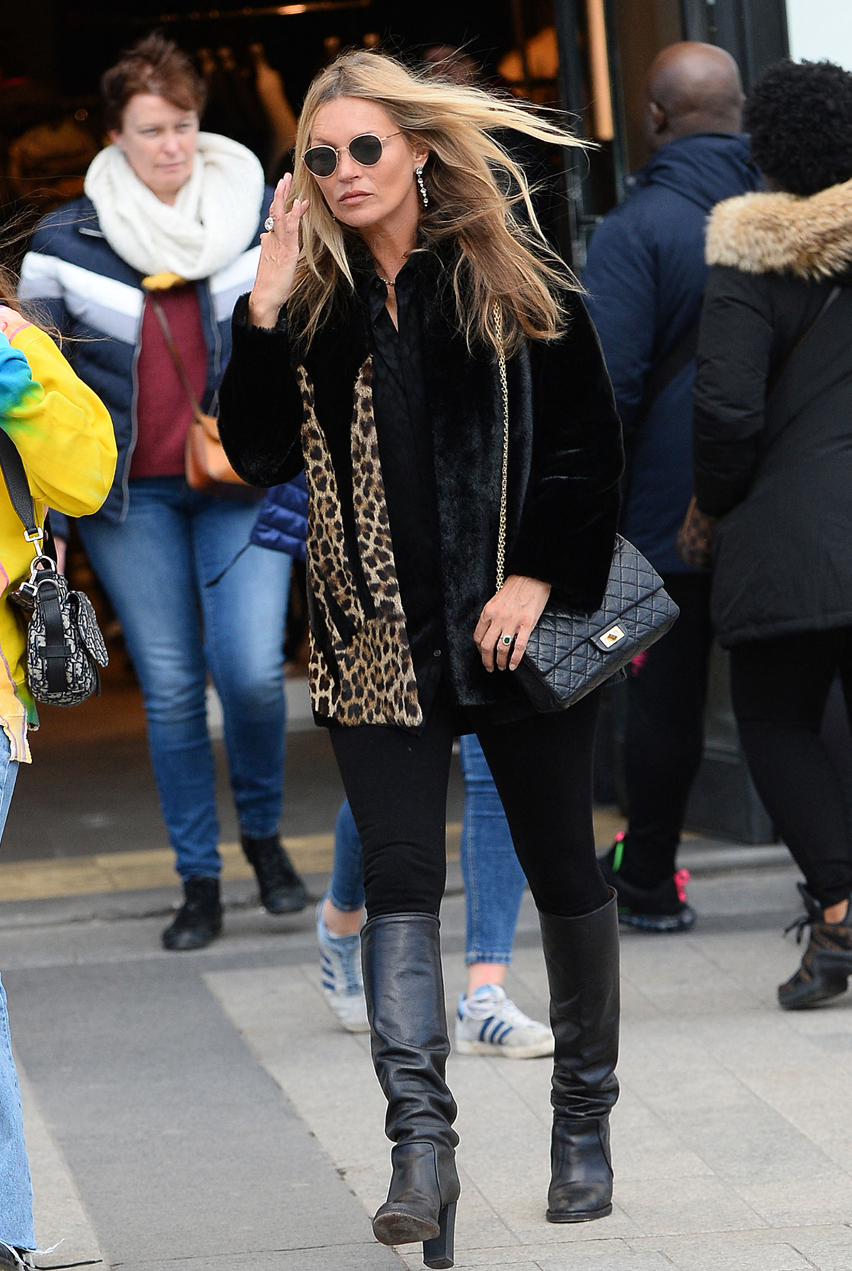 Kate Moss skinny jeans and boots and leopard print: