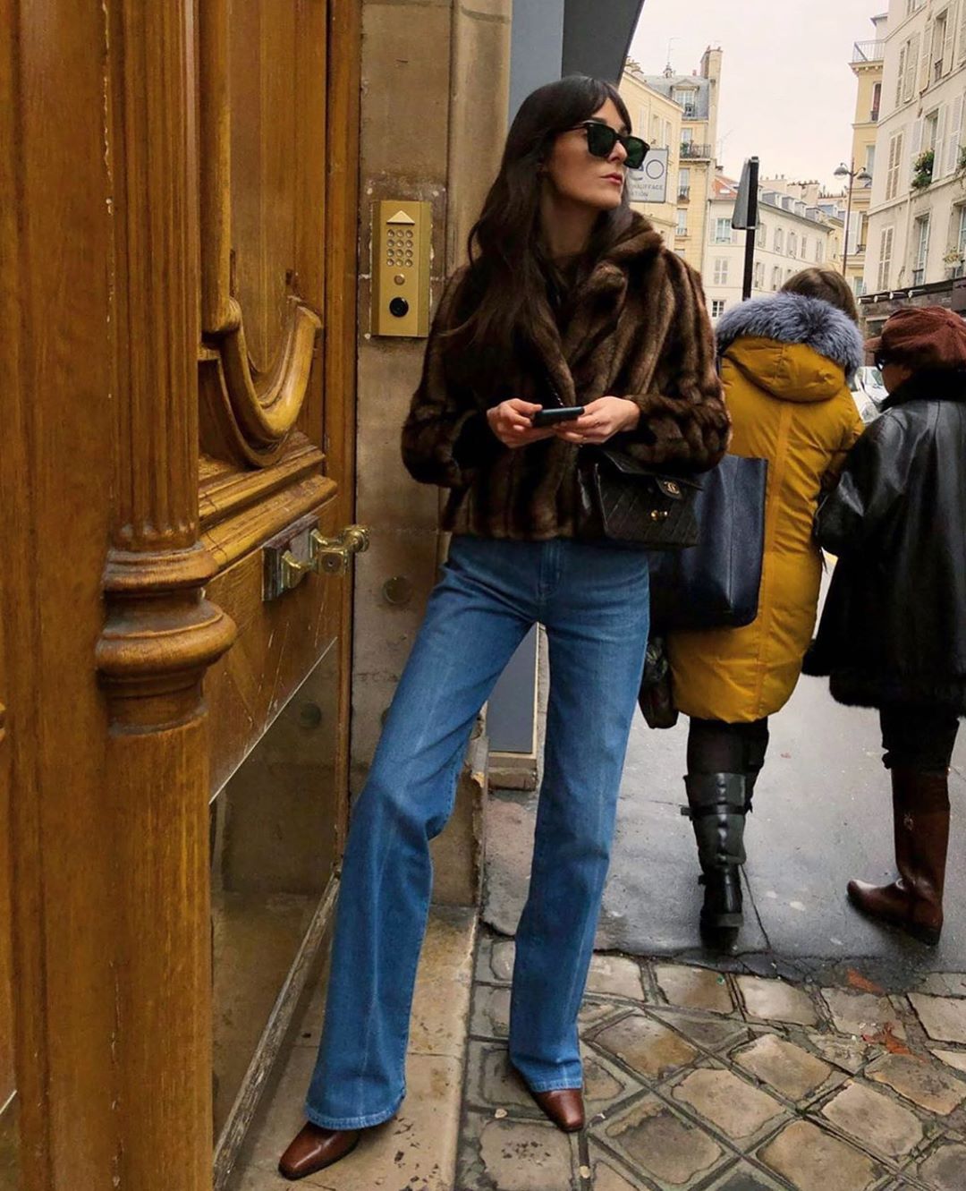Here’s How French Girls Are Wearing the Anti–Skinny Jean Trend