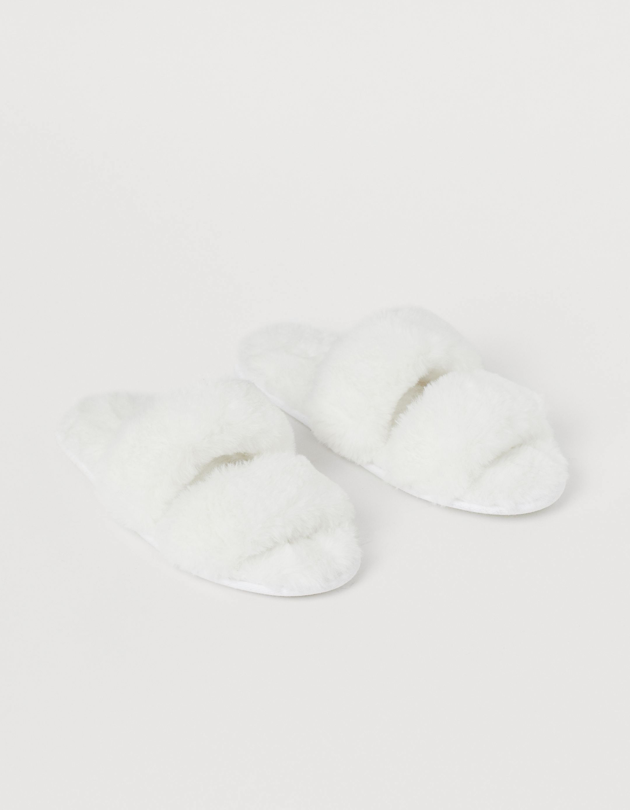 Featured image of post White Palm Slippers For Ladies : Choose from traditional moccasins, easy fasten velcro styles or cosy slipper boots.