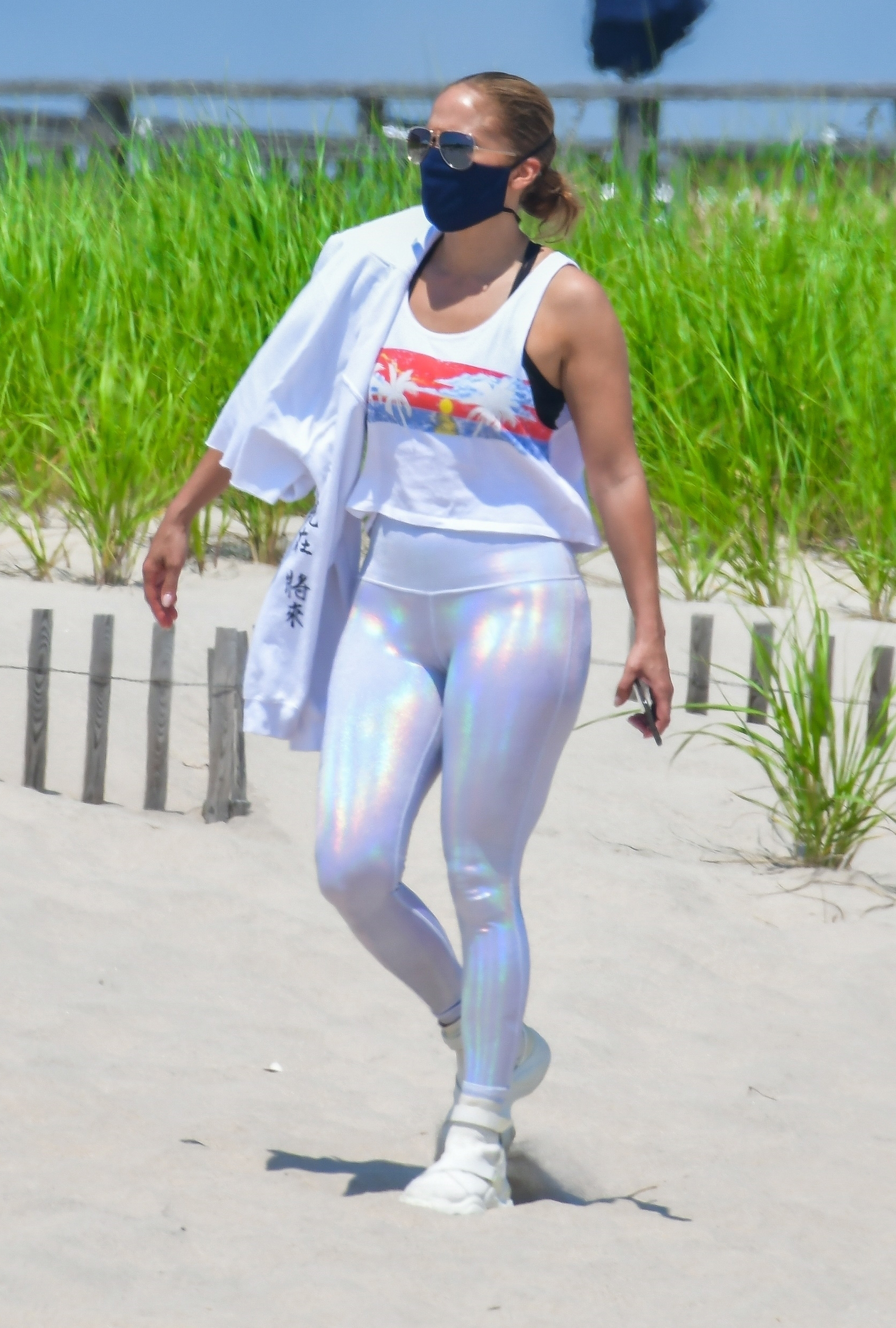 Jennifer Lopez Wore Glowy, Shimmering Alo Yoga Leggings on the Beach