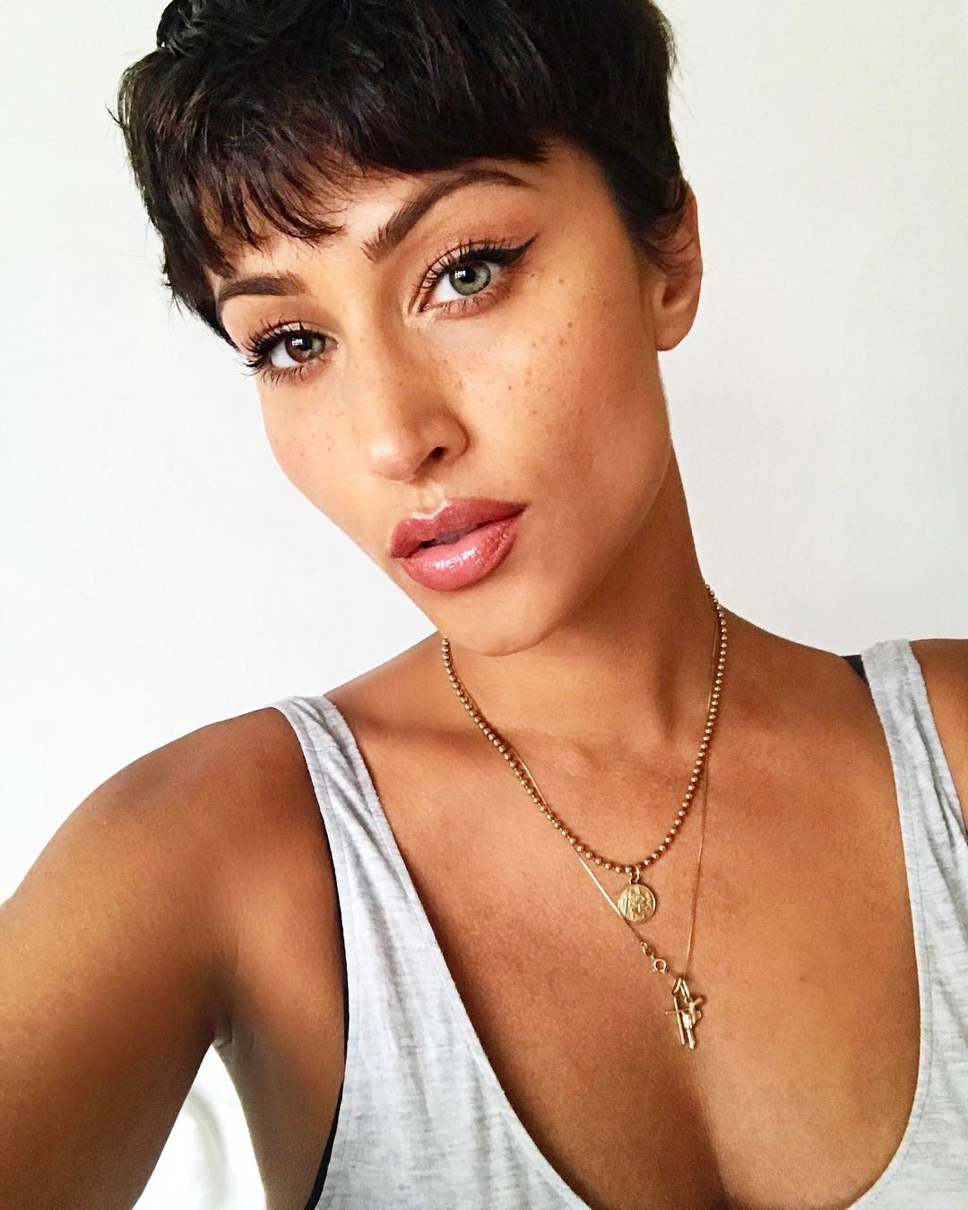 Short Hairstyles for Thick Hair: @misstpw with a grown-out pixie cut