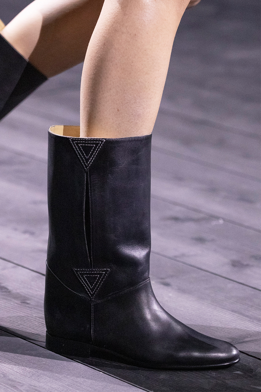 The Fall 2020 Flat-Boot Trend Is Finally Here | Who What Wear