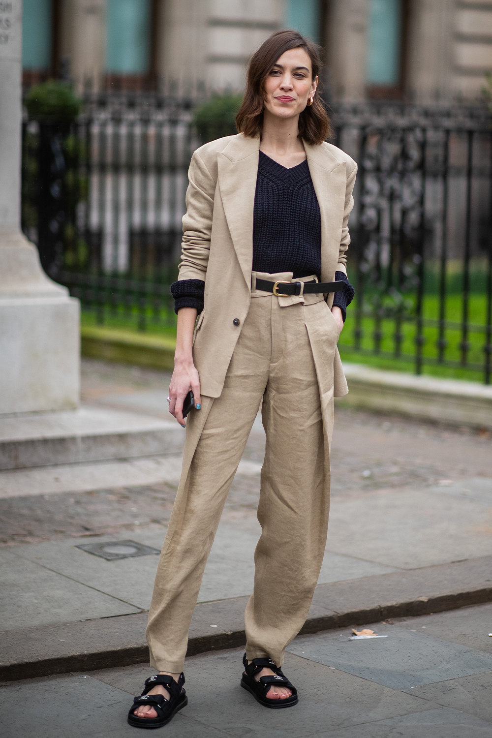 5 Alexa Chung Street Style Outfits That I Still Want to Copy