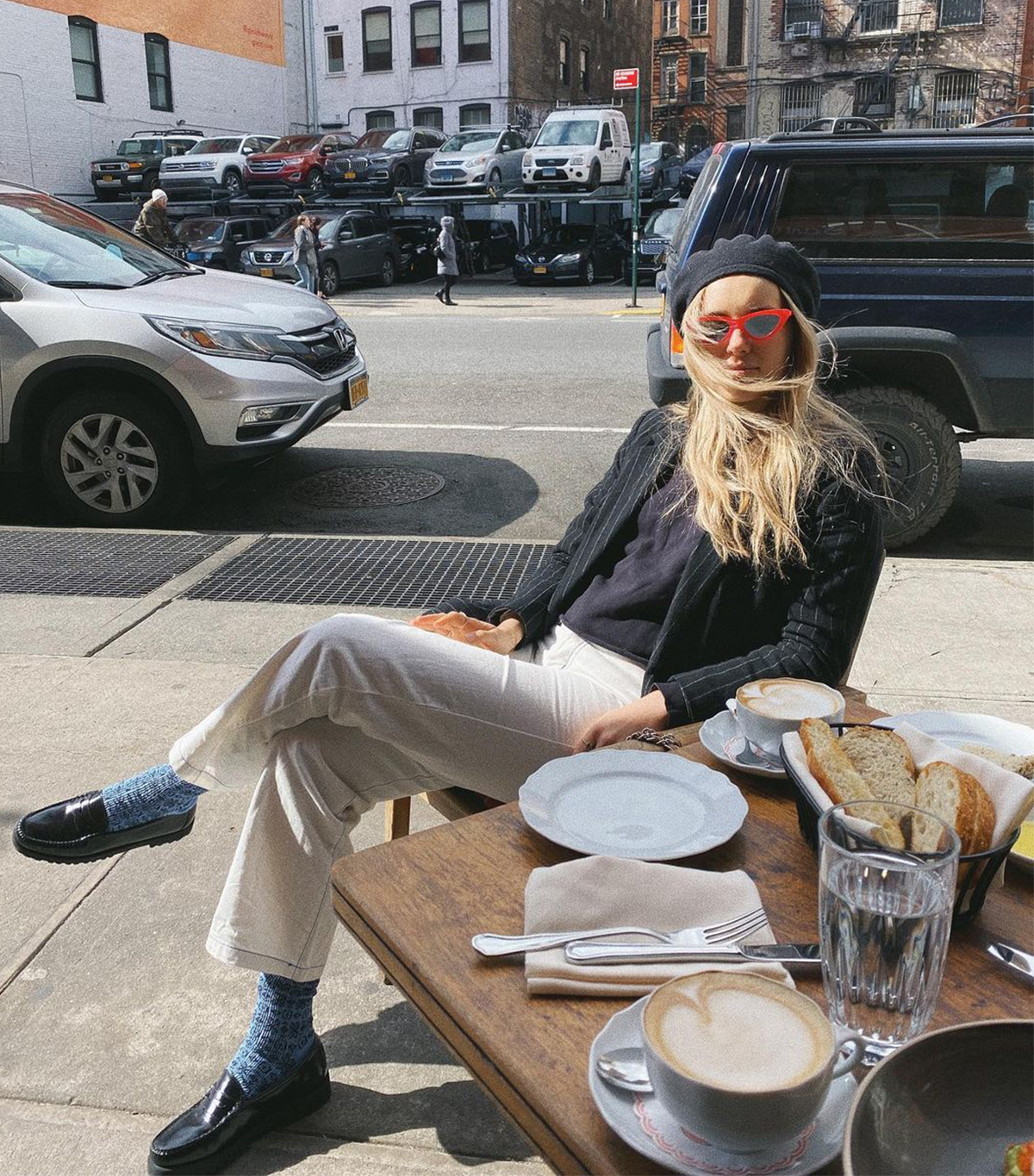 Outdoor dining outfit: wear warm accessories