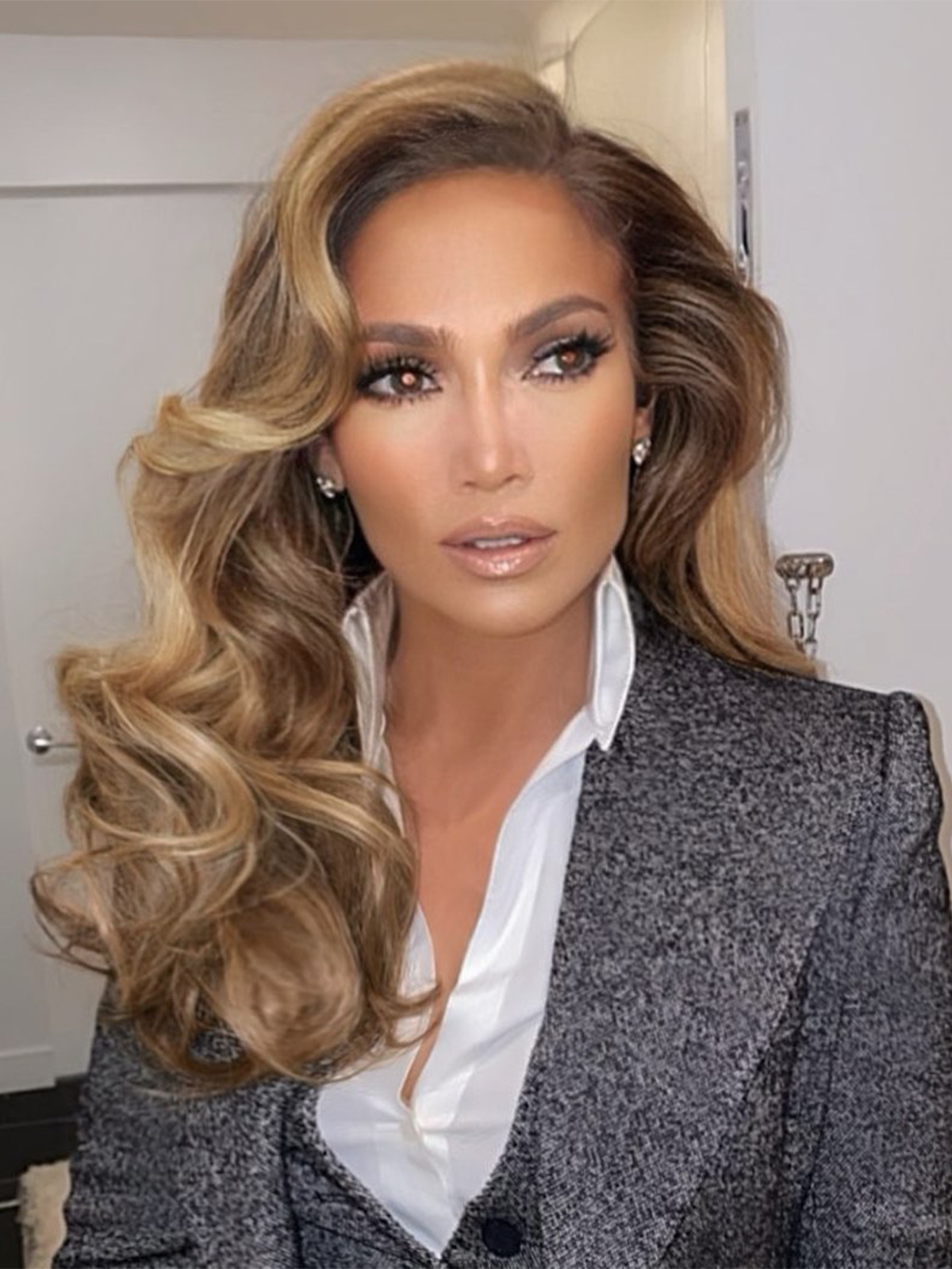 Haircuts for Women in Their 50s: J. Lo