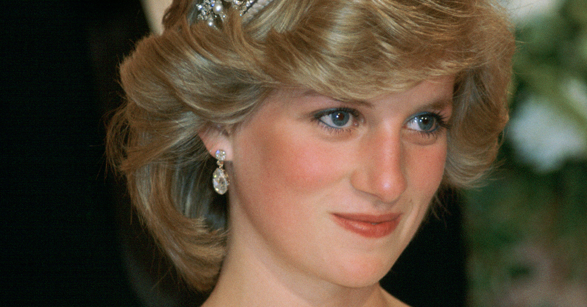 Read more about the article Princess Diana Was a Style Icon, But We Need to Talk About Her Beauty Looks Too