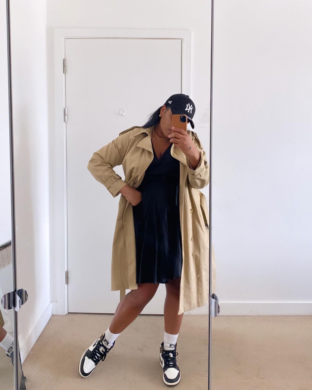 How to wear sneakers and a trench coat
